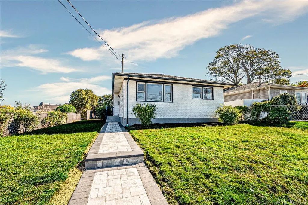 53 N 1st, Deer Park