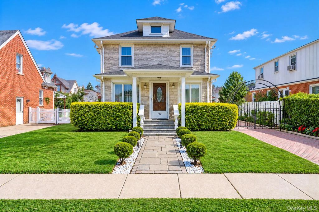 132 Herman Boulevard, Franklin Square
