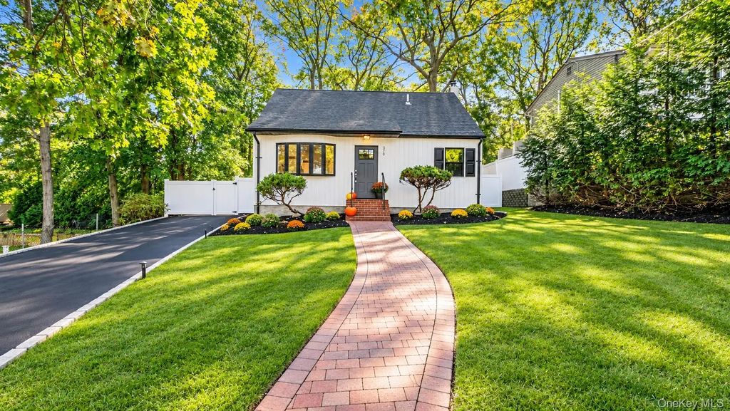 370 Boulder Street, Ronkonkoma