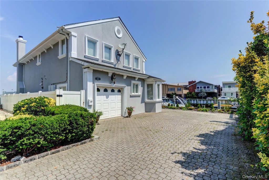 609 E Bay Drive, Long Beach