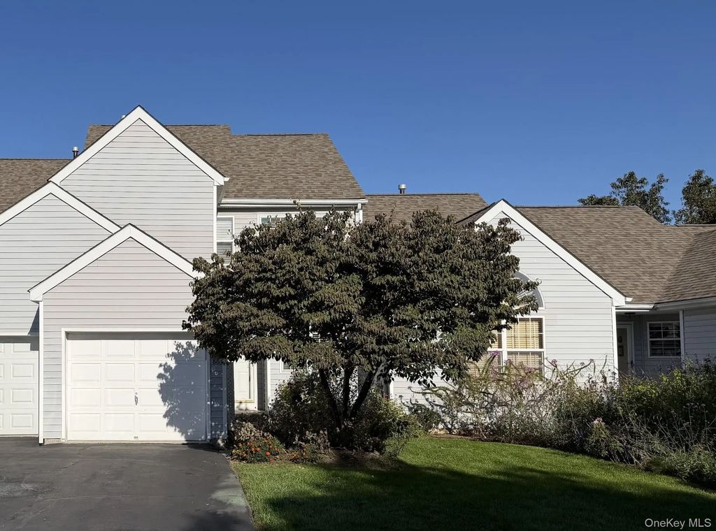 86 Turnberry Court, Poughkeepsie