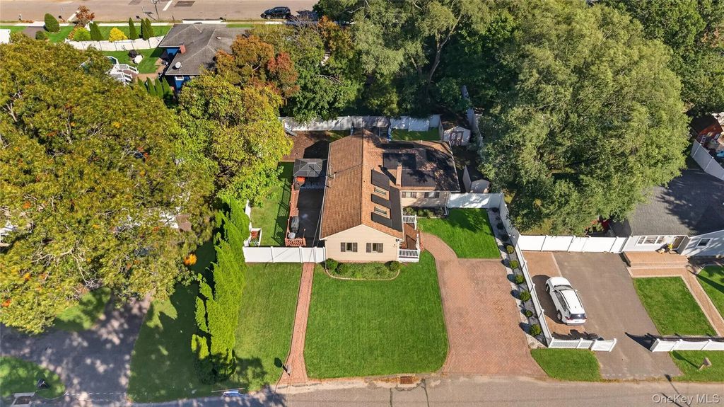 143 Smithtown Polk Boulevard, Centereach