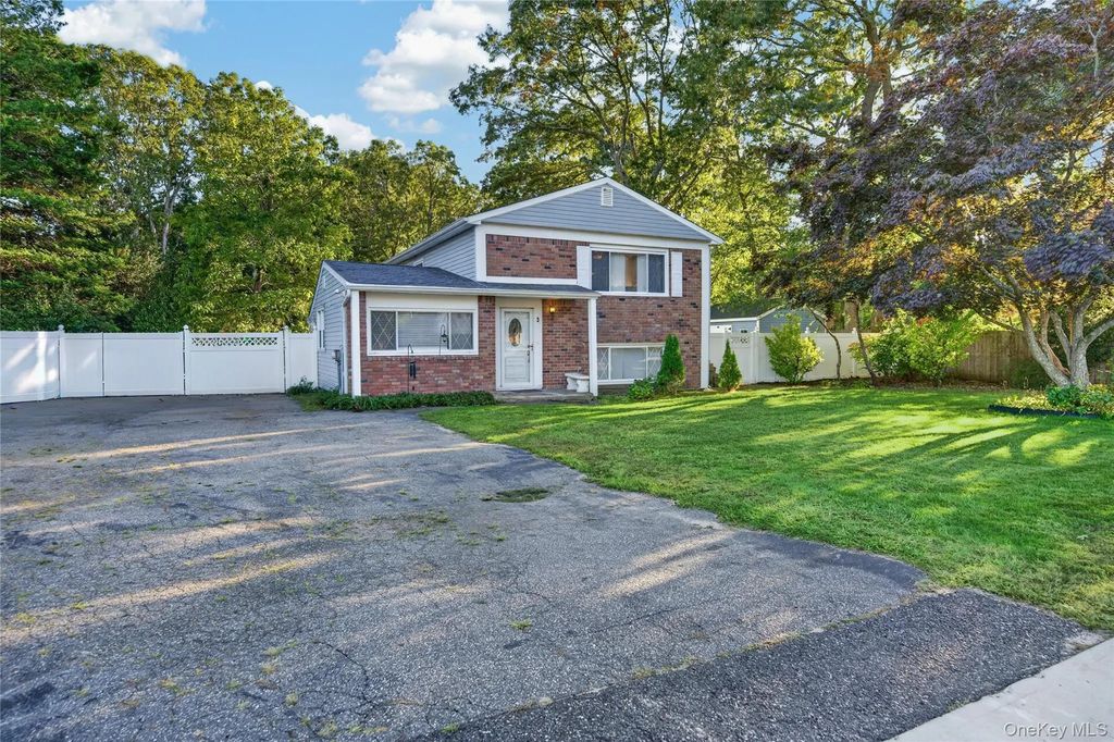 3 Jasper Avenue, Patchogue