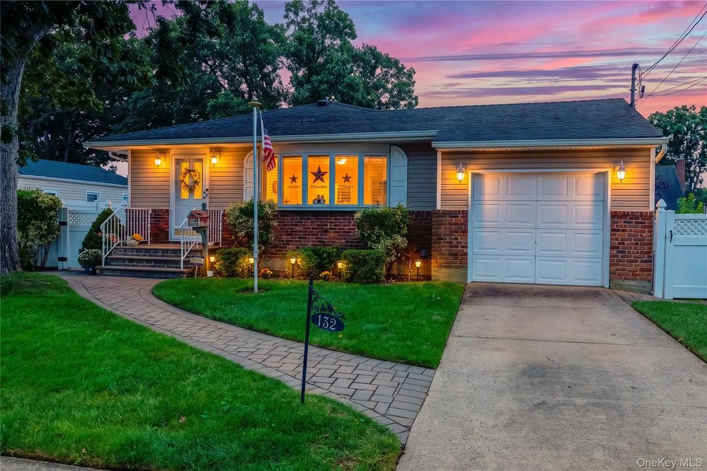 132 Yoakum Avenue, Farmingdale