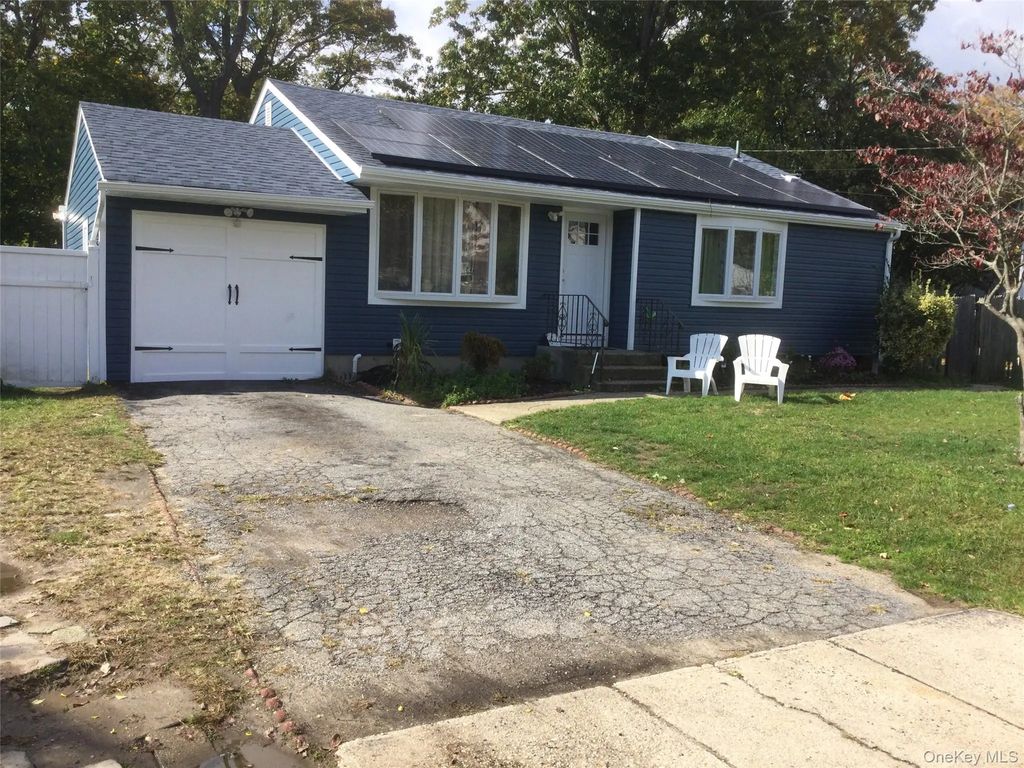 438 Mayflower Avenue, Brentwood