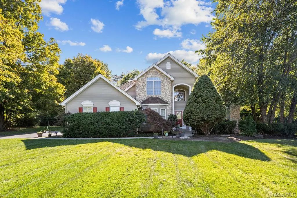 7 Birdie Drive, Suffern