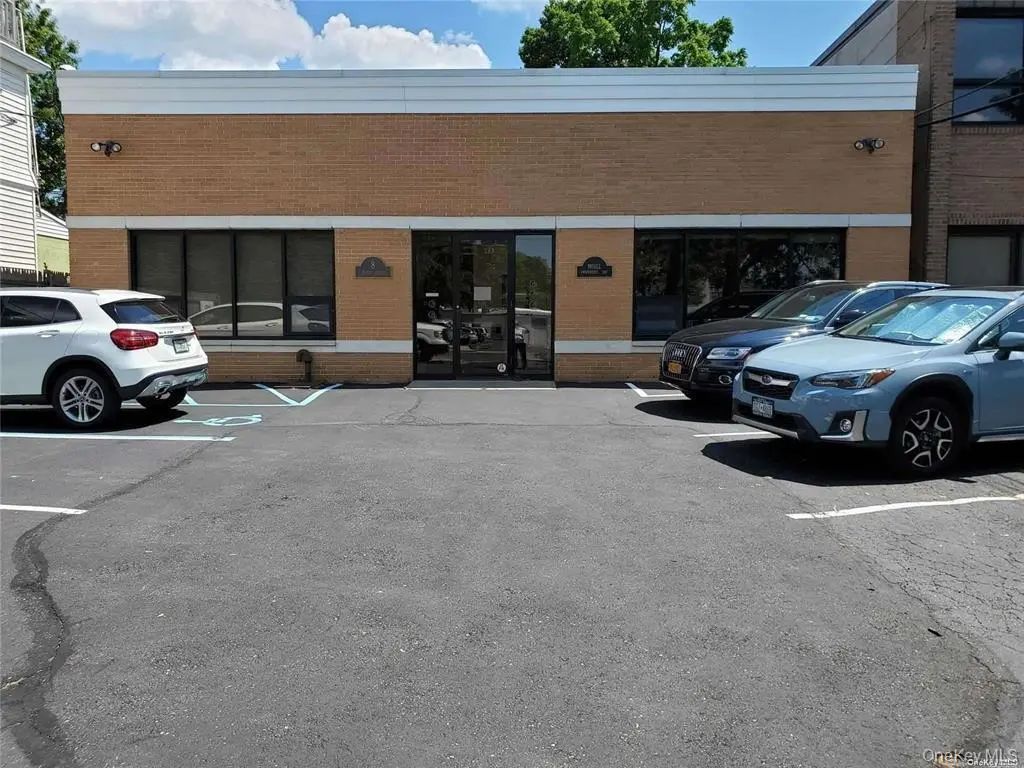 8 Maple Street # #10, Port Washington