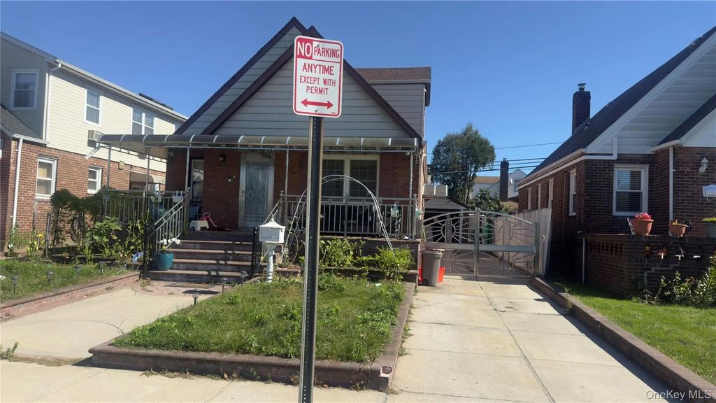 118 Sussex Road, Elmont