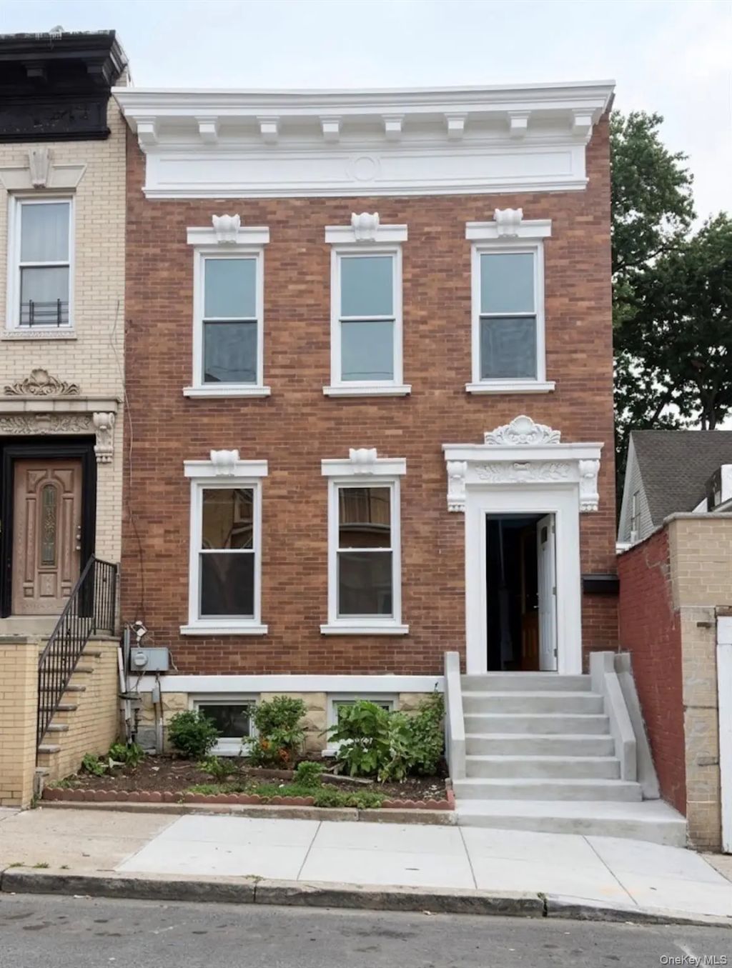 33 Sunnyside Court, Brooklyn