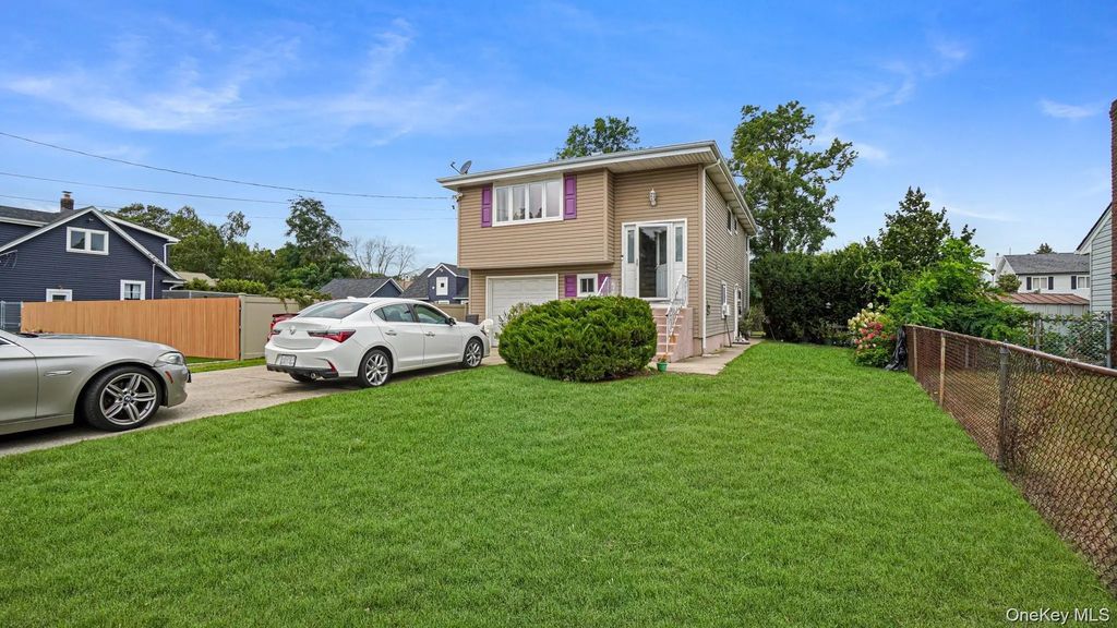 12 Garden Street # 2nd Flr, Bay Shore