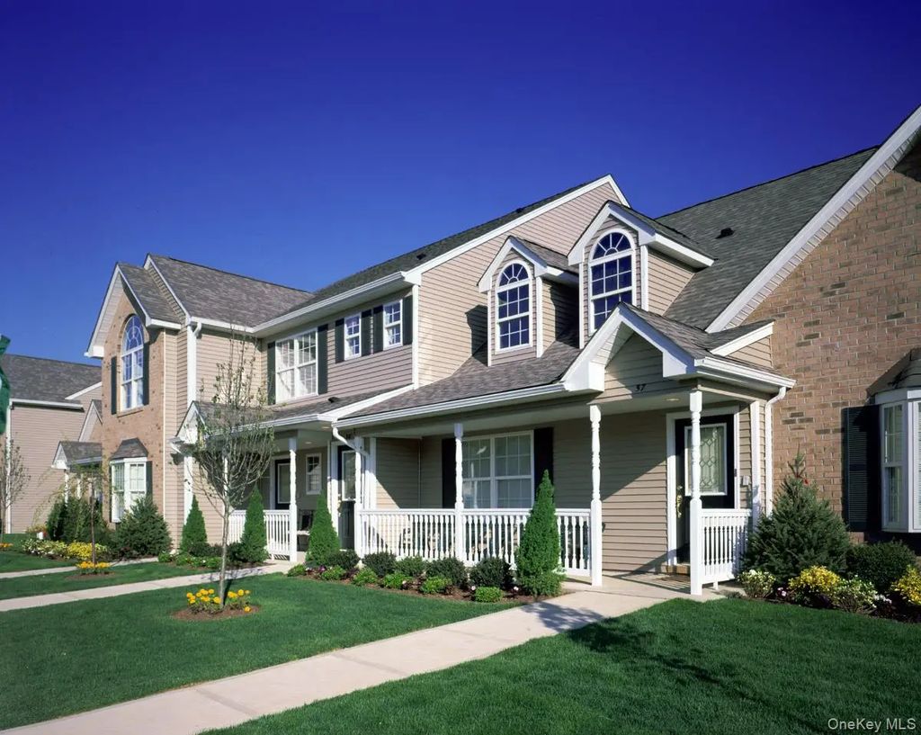 300 Village Green Drive # 38, Port Jefferson Station