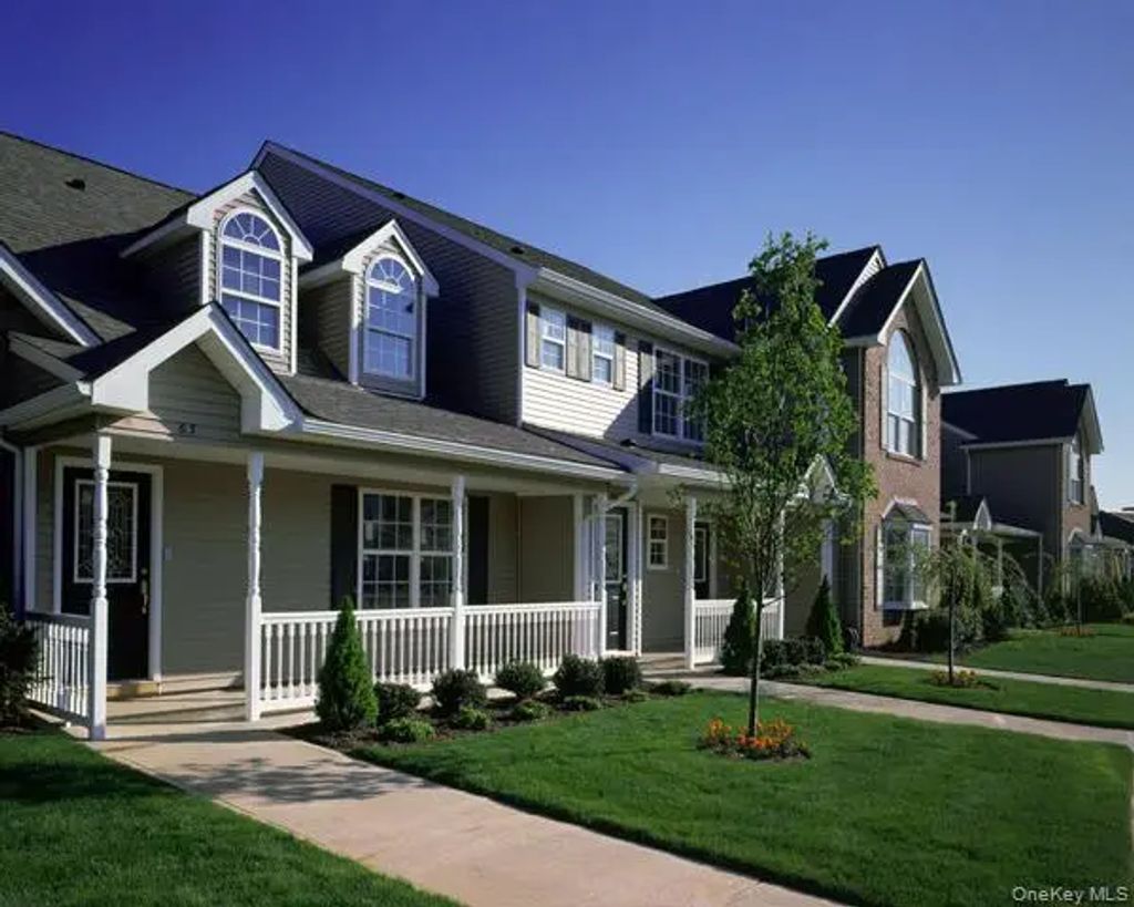 300 Village Green Drive # 62, Port Jefferson Station