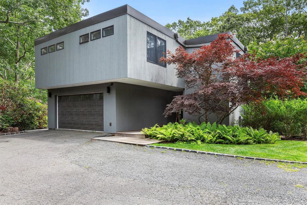 6 Woodland Way, Quogue