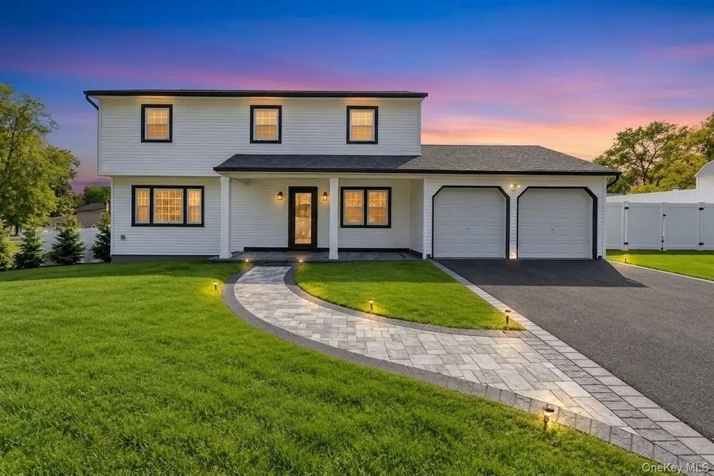 24 New Jersey Street, Dix Hills