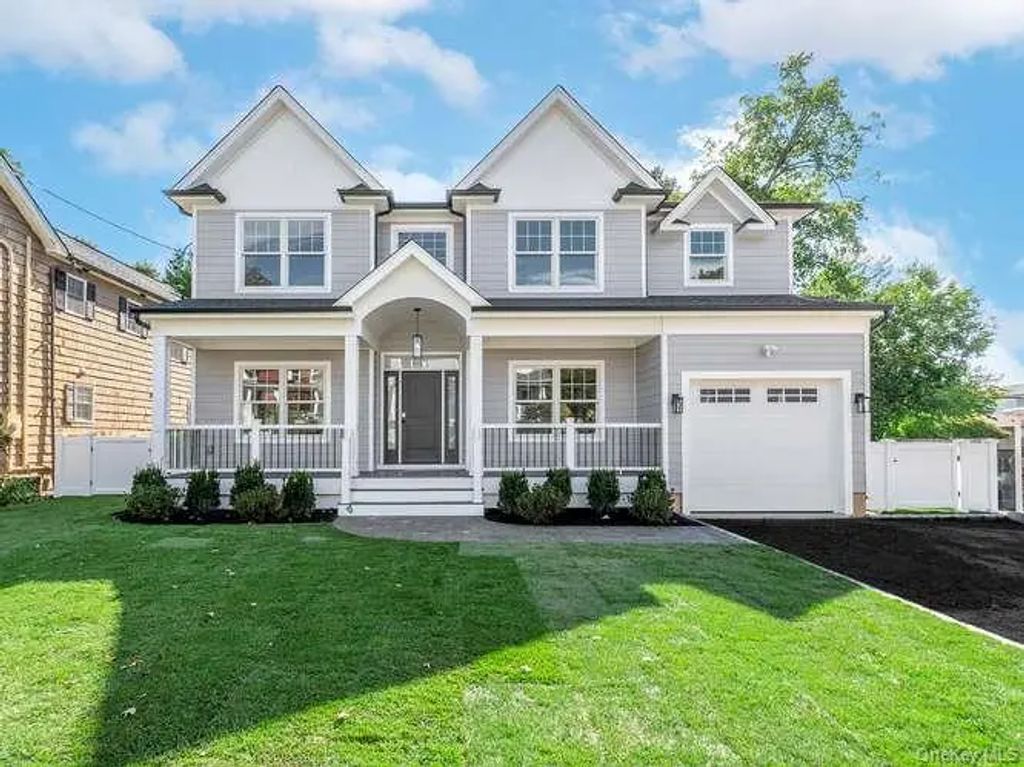 16 2nd Avenue, Port Washington