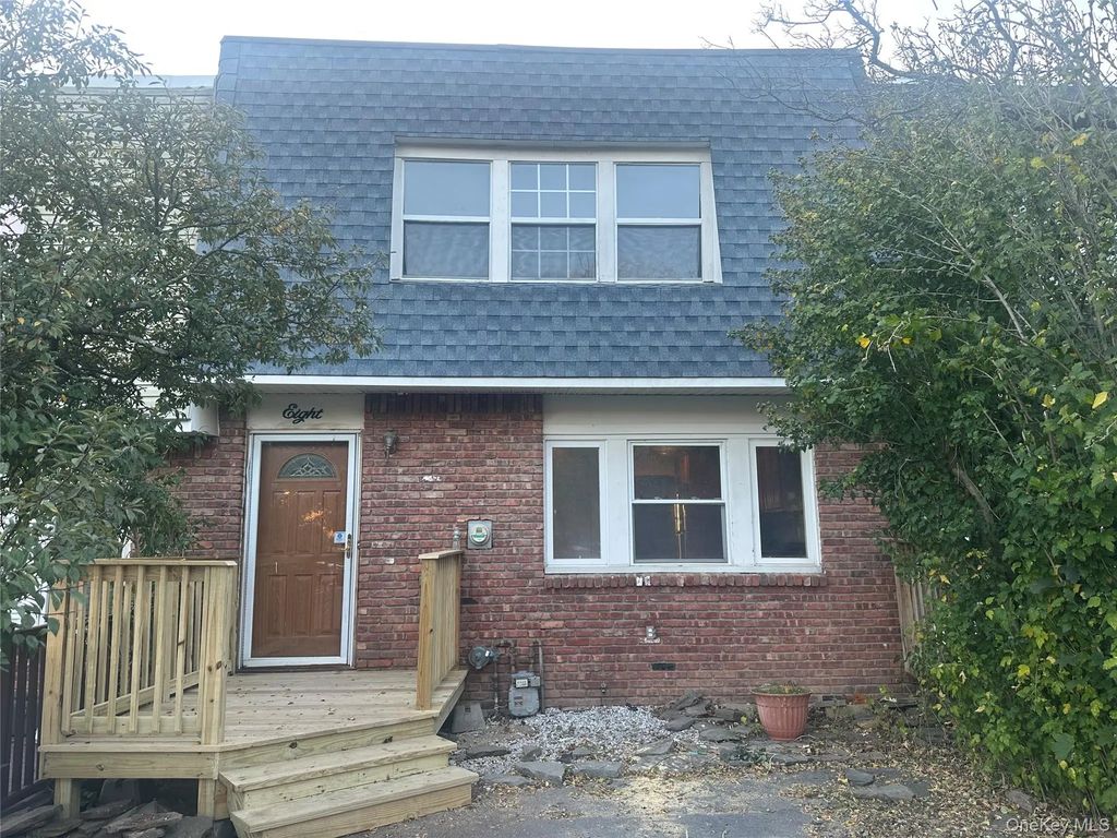 8 Patio Road, Middletown