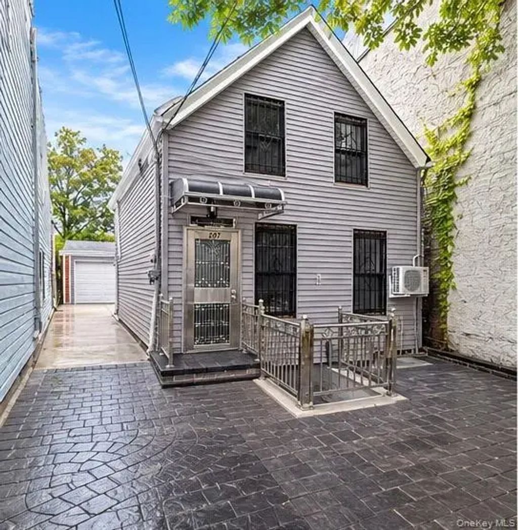207 Bradford Street, Brooklyn