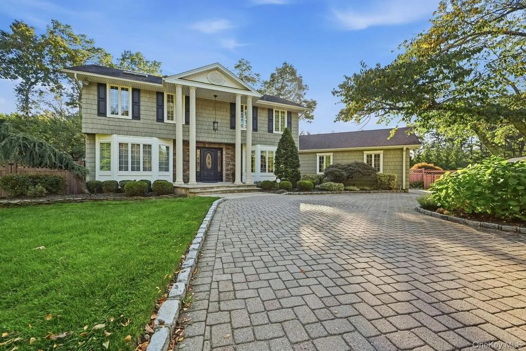 26 Astro Place, Dix Hills