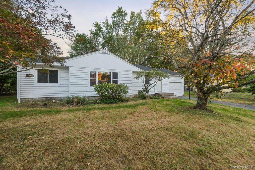 16 Knollwood Road, Rhinebeck