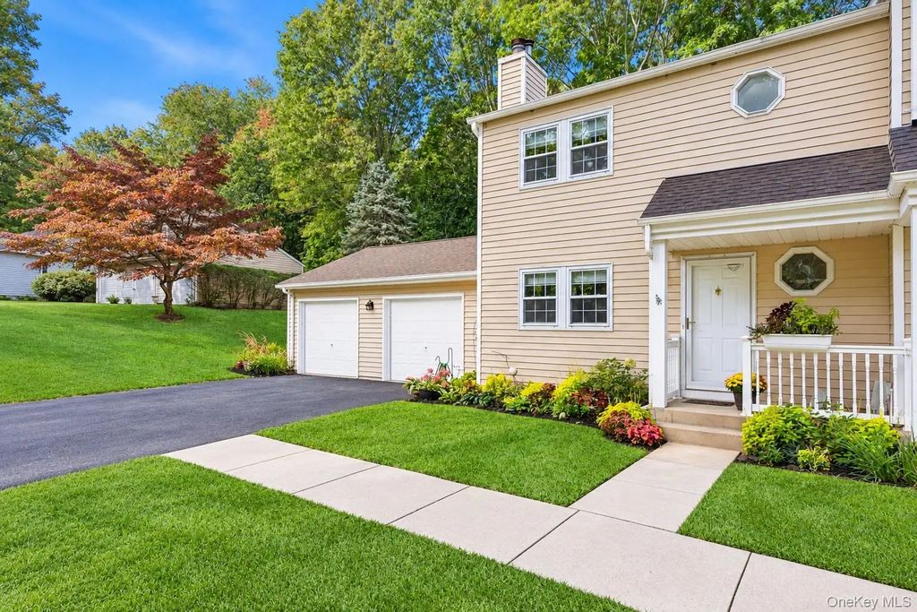 24 Huntington Commons, Yaphank