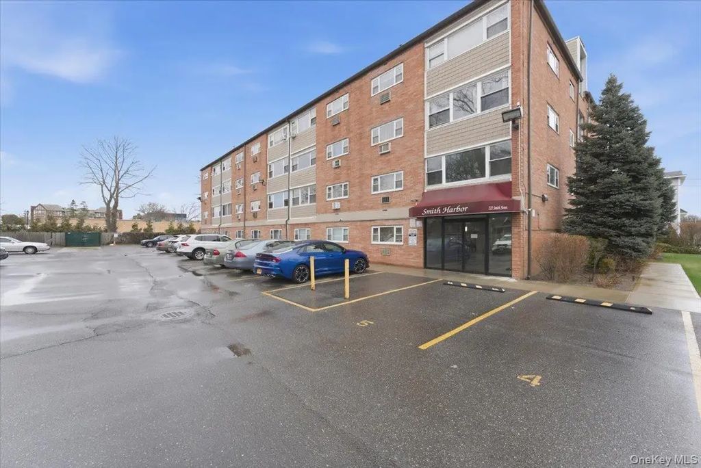 222 Smith Street # 2e, Freeport
