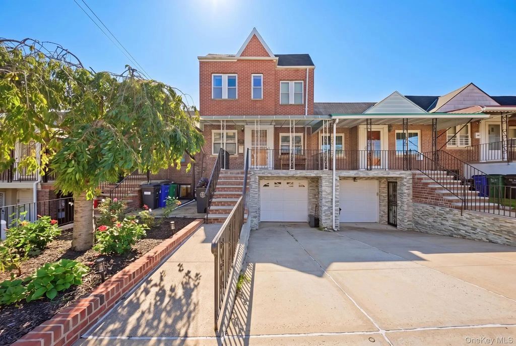 6908 Penelope Avenue, Middle Village
