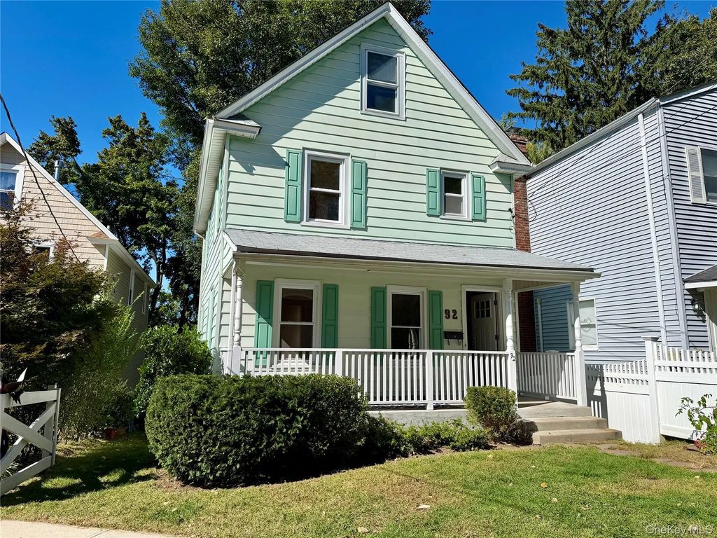 92 School Street, Oyster Bay