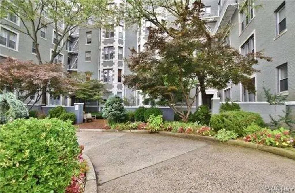 1185 E Broadway # 4e, Hewlett