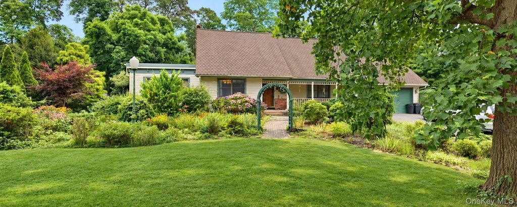 20 Buccaneer Lane, East Setauket