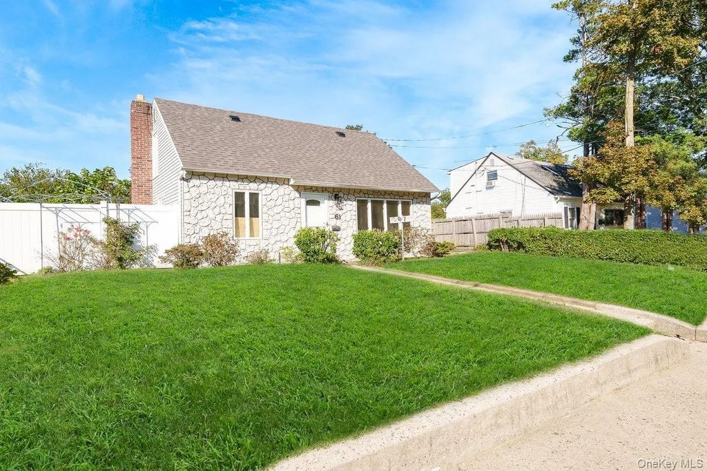 61 Parkway Boulevard, Wyandanch