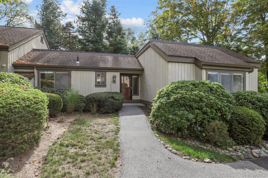 205 Heritage Hills # B, Somers