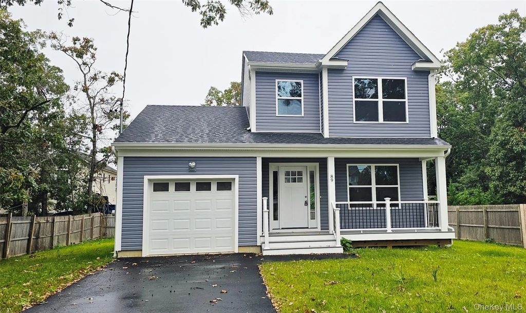 New Construction Wood Avenue, Mastic