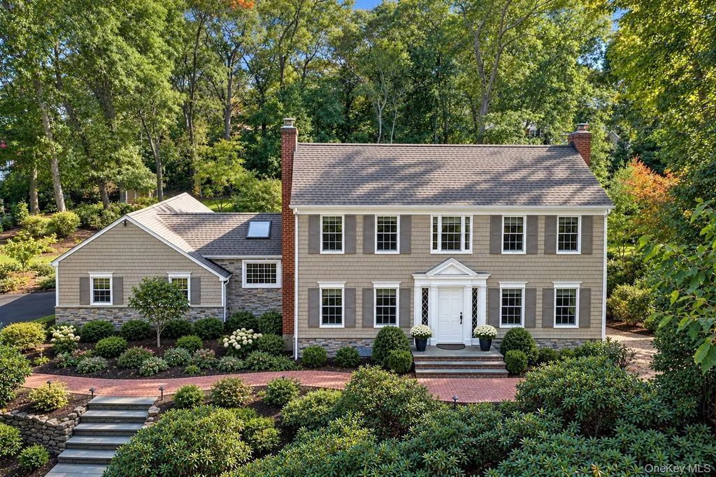 6 Mill River Road, Setauket