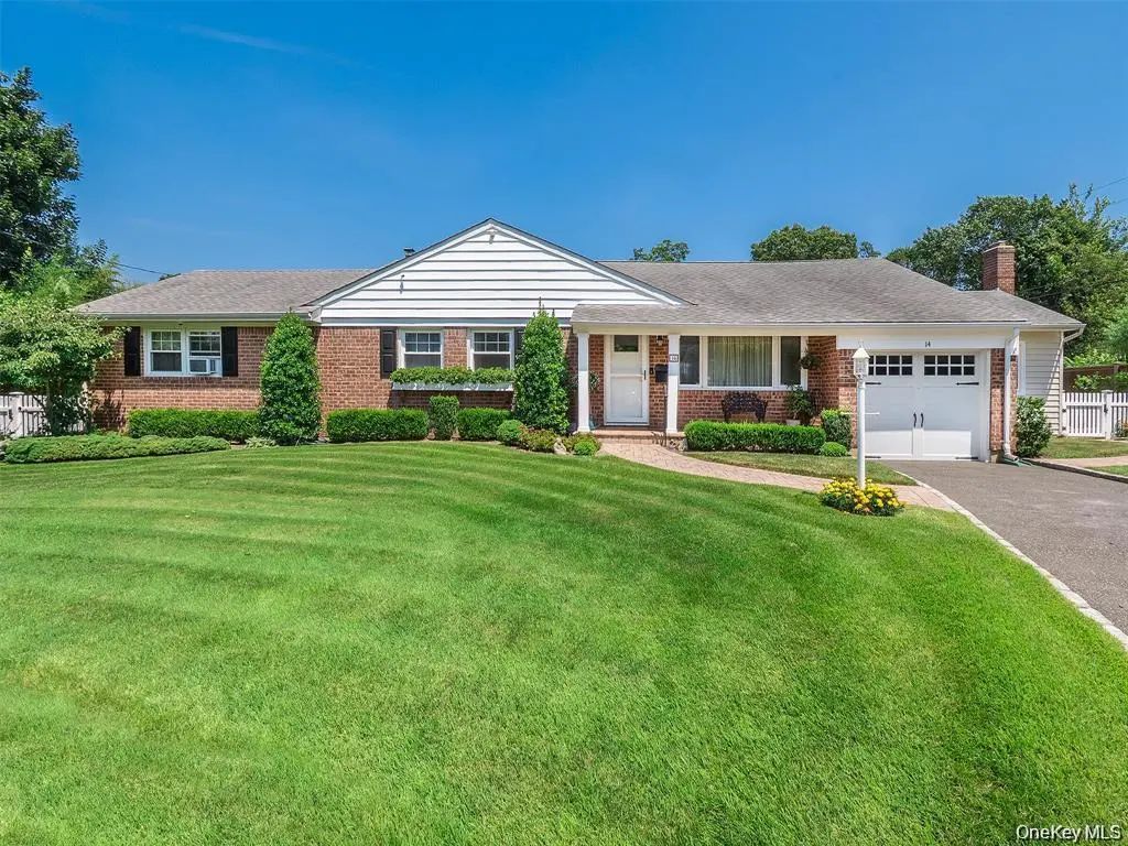 14 Harbor Lane, Glen Head