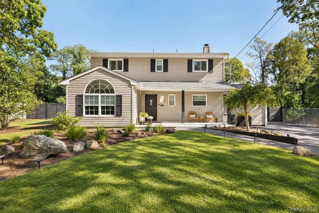 7 Charm City Drive, Port Jefferson Station
