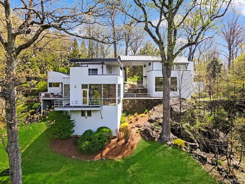54 Cross Pond Road, Pound Ridge