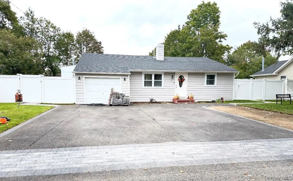 21 Marie Lane, Central Islip