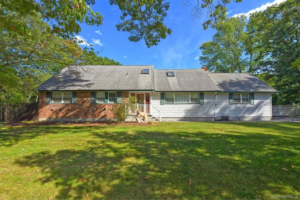 1 Millet Street, Dix Hills