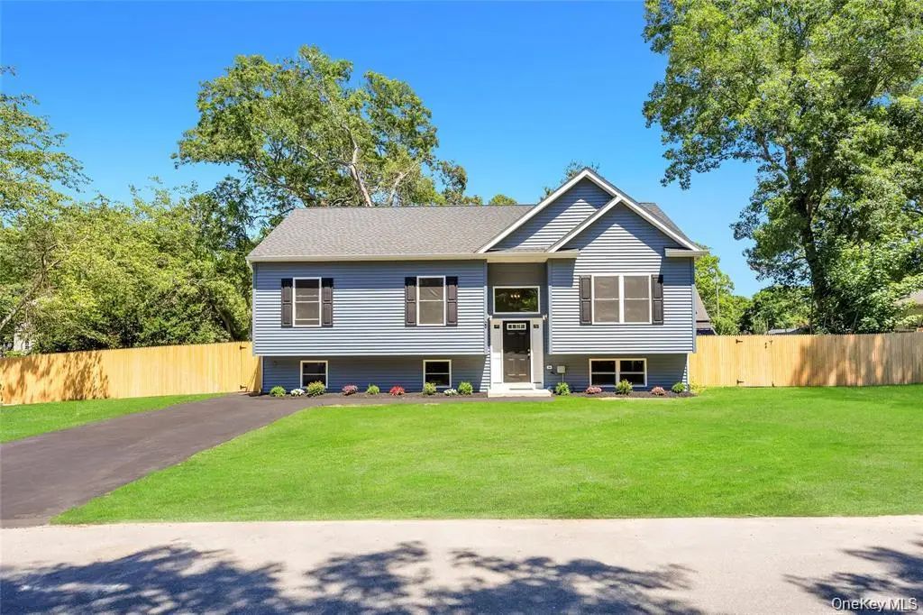 29 Dana Avenue, Mastic