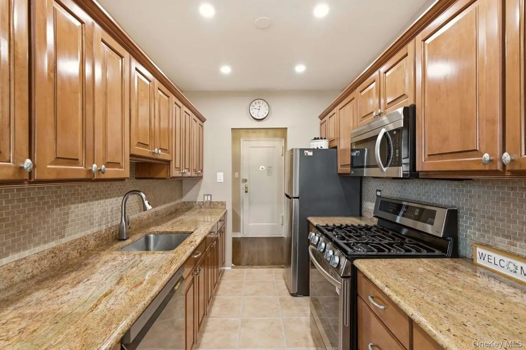 162-41 Powells Cove Boulevard # 4s, Whitestone