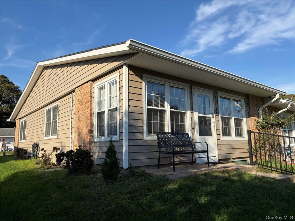 276 Berwick Court # A, Ridge