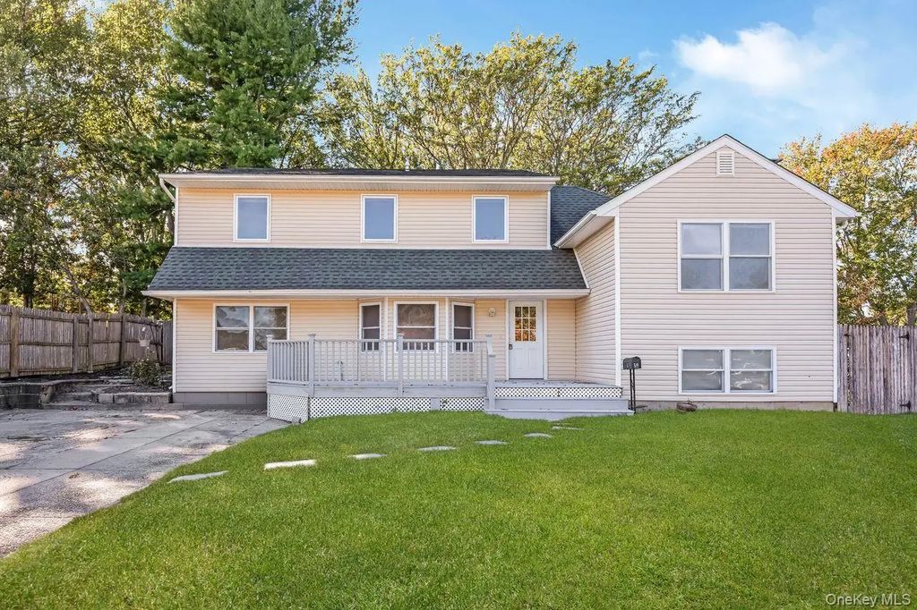 59 Hunter Lane, Centereach