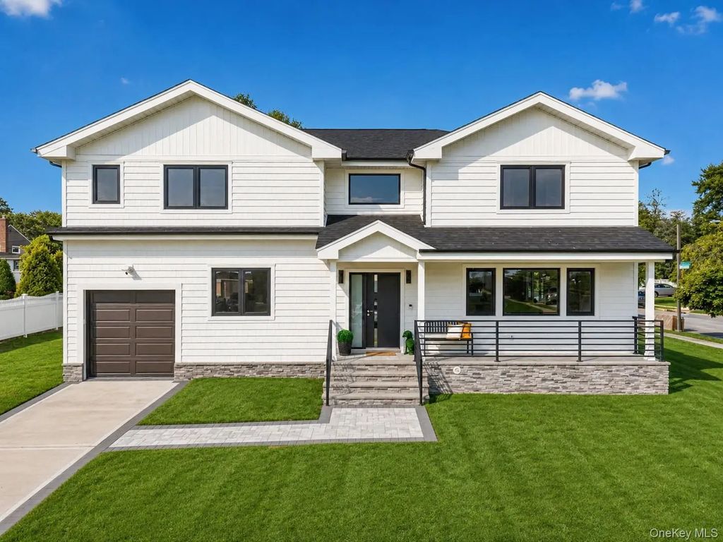 2 Lee Pl., Old Bethpage