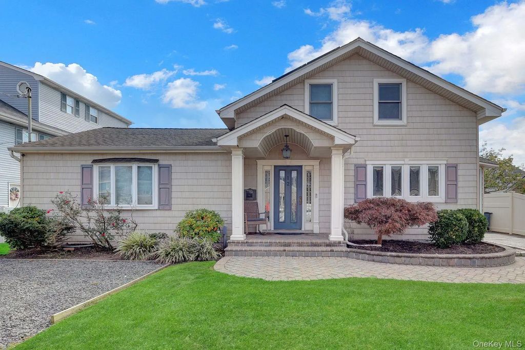 12 New Point Place, Amityville