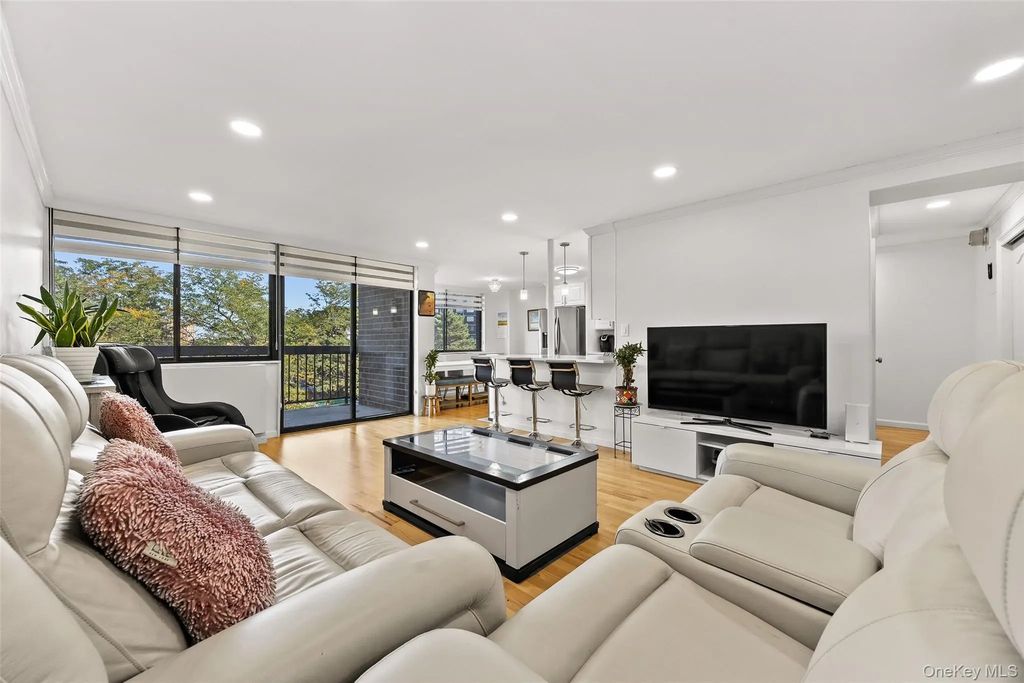 1 Bay Club Drive # 3k, Bayside