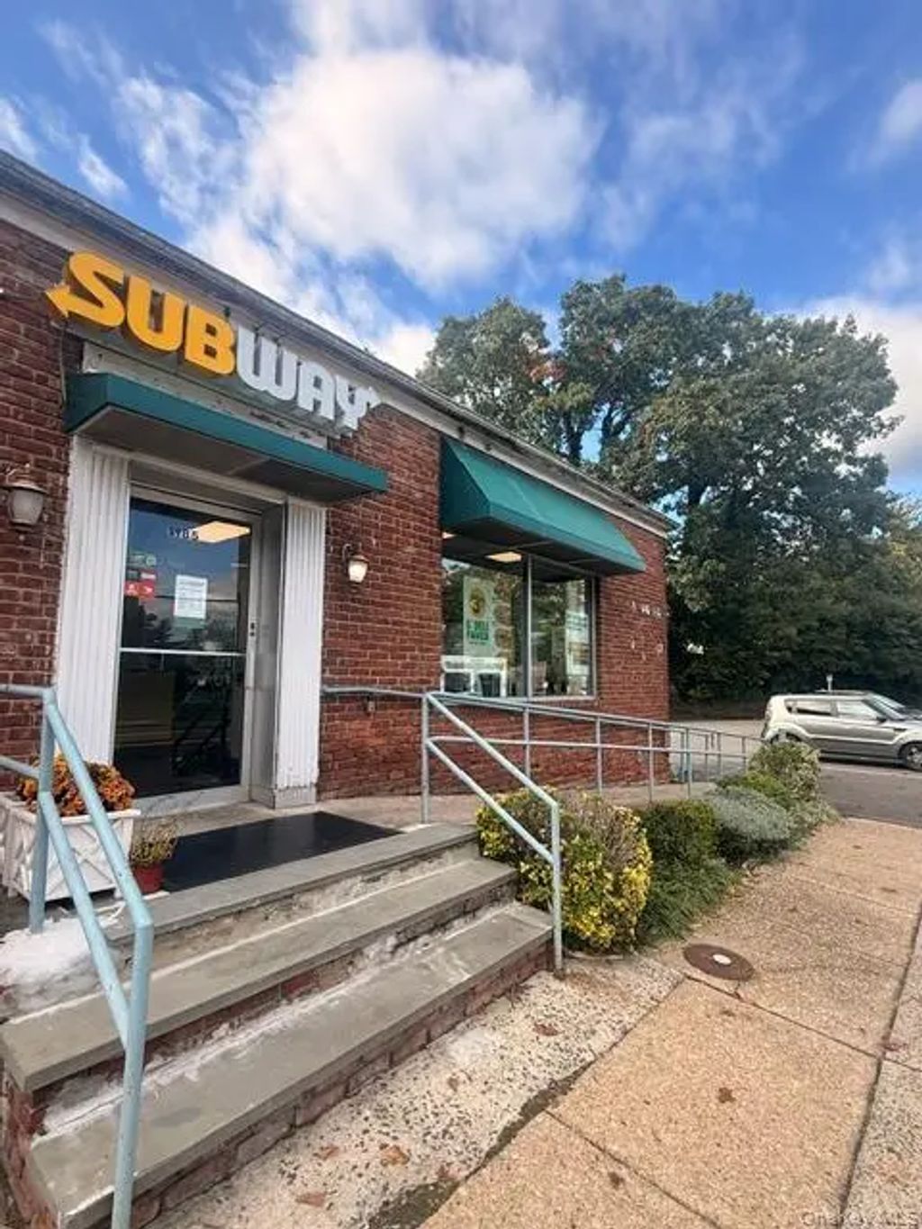 1185 Willis Avenue, Albertson