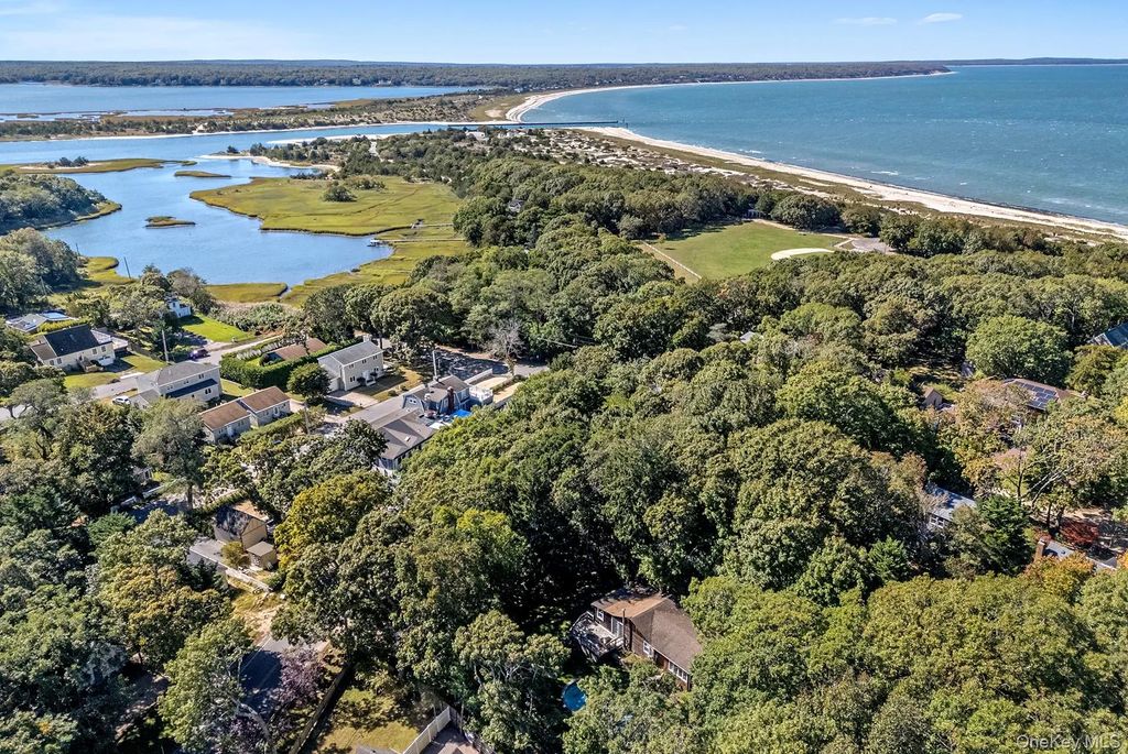 27 Maidstone Park Road, East Hampton