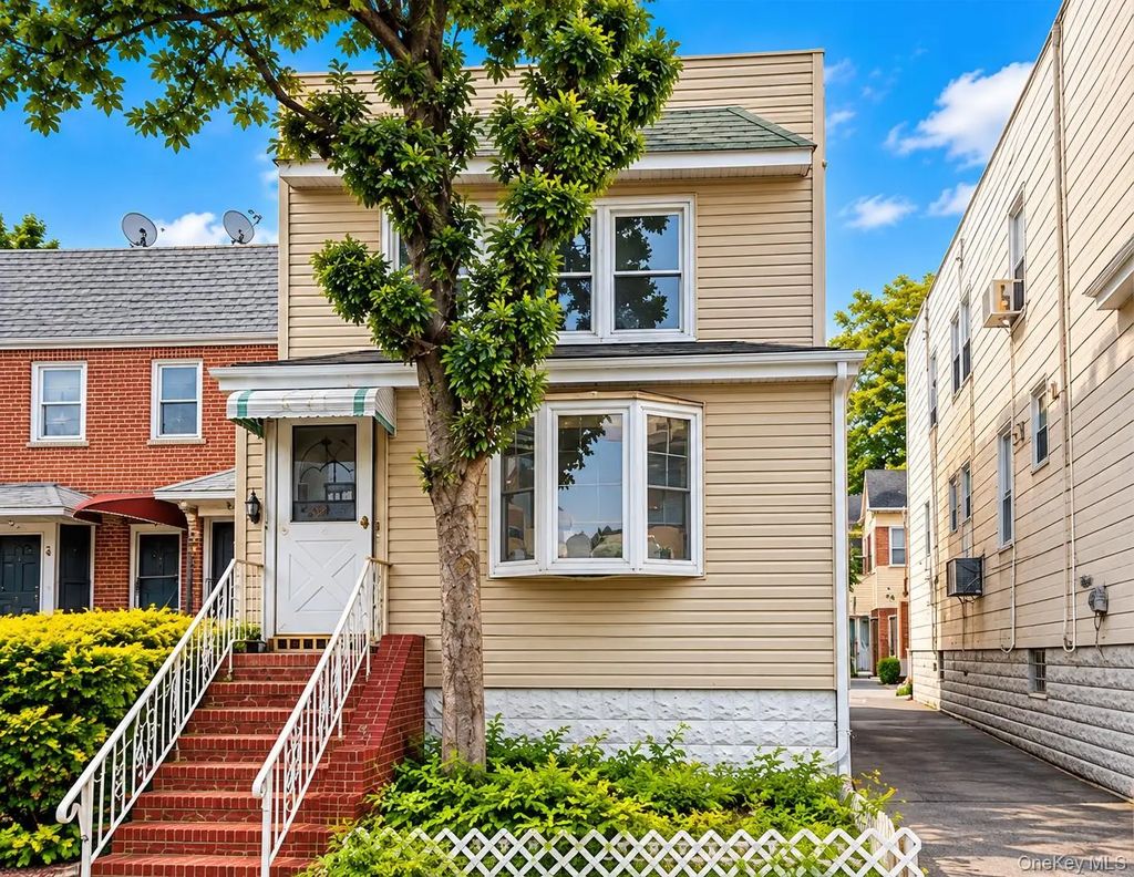 6659 75th Street, Middle Village