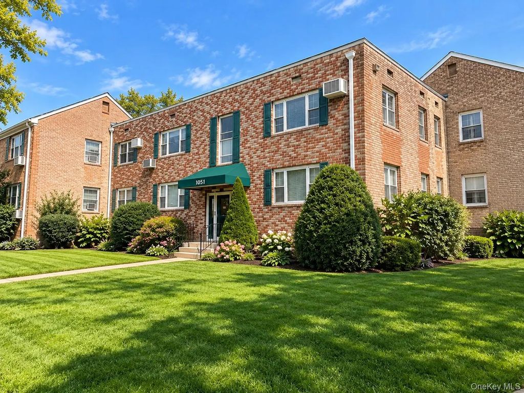 1051 Fenwood # 4, Valley Stream