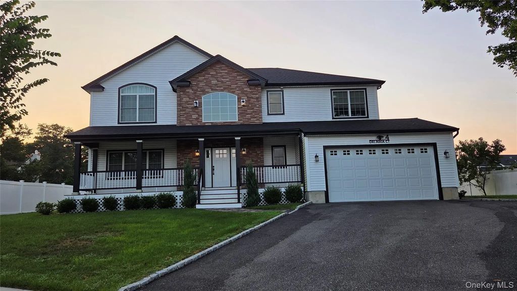 4 Ori Maia Court, Huntington